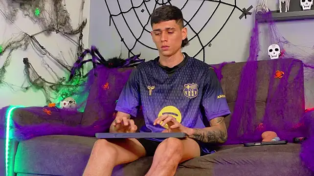 BryanGrey__ élő XXX-chatje