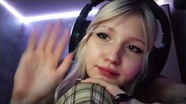 eliseida élő XXX-chatje