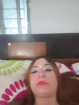 LuciaLaurent's Live XXX Chat