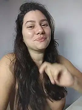 ariana_d20 Adlı Modelin Canlı XXX Sohbeti