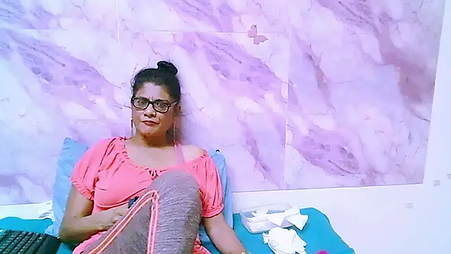 IndianAllure XXX чат на живо