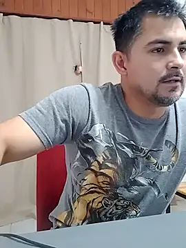Bradd_32's Live XXX Chat