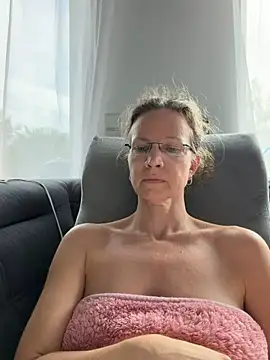 AnnikaRose live XXX chat