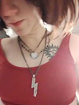 Chat +18 de MickeQuinee ao vivo