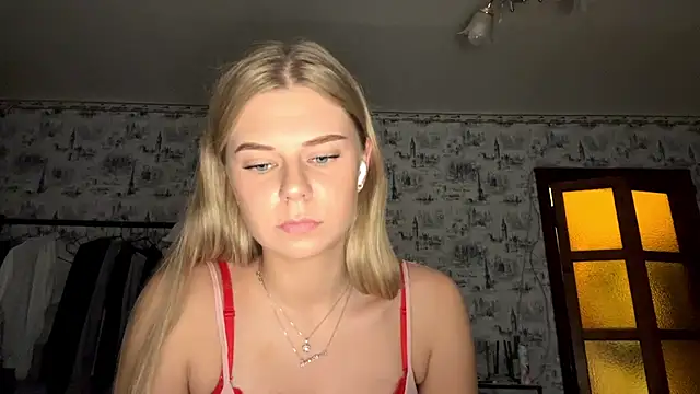 Chat +18 de HoneysPiee ao vivo