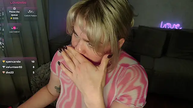 Chat +18 de mrs_kitty69 ao vivo