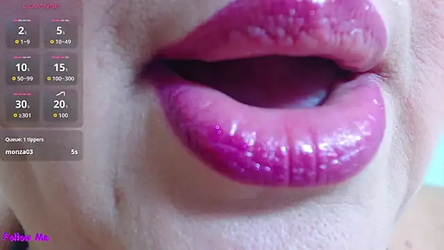Chat +18 de Kerly_Doll ao vivo