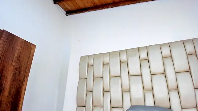 Chat +18 de KatallelaMurillo ao vivo