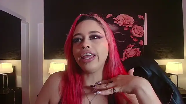 EvaaFoxxy1 Adlı Modelin Canlı XXX Sohbeti