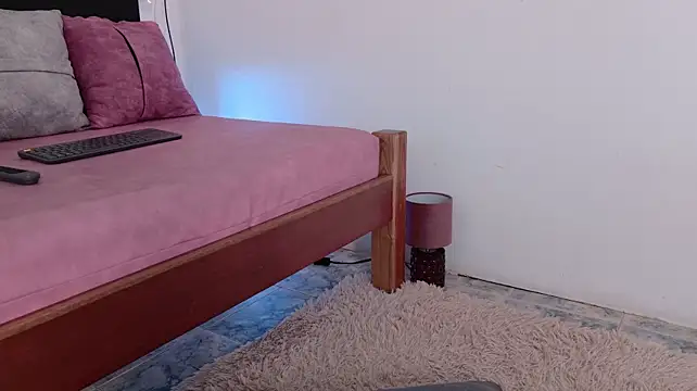 Pauline_Peach Show in webcam