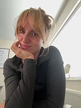Chatroom XXX en direct de LolaFitSweat