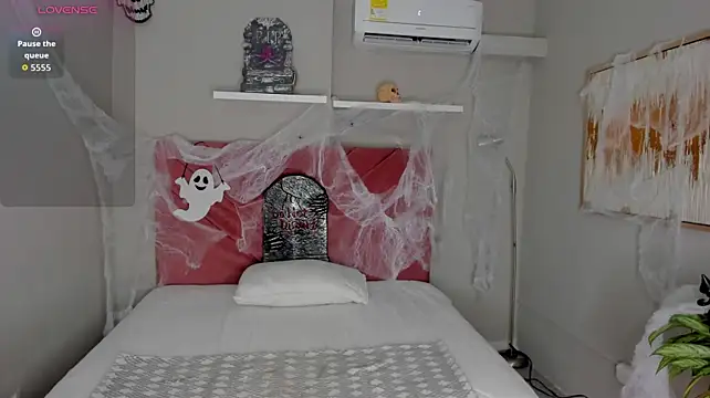 Yintaish's Live XXX Chat