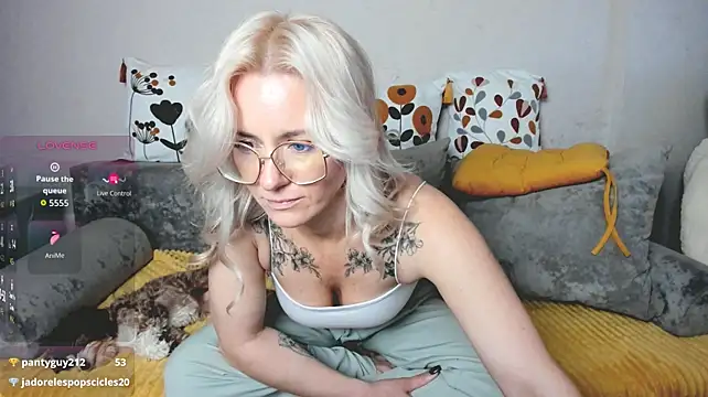 XXX chat uživo modela LadyIzabel