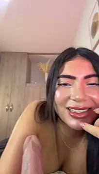 Mia_222 élő XXX-chatje