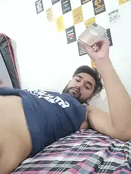 Pokazy przed kamerką – dhruvplayboy
