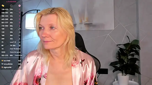 Chat +18 de Julie_Lucas ao vivo