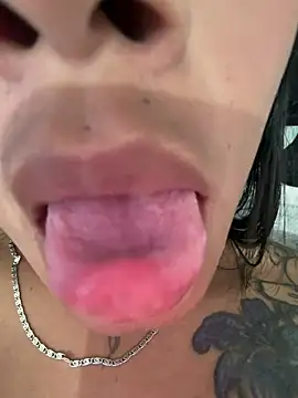 XXX chat uživo modela Emili_candy