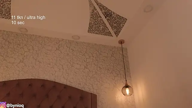 Nioki_ Chat XXX in diretta