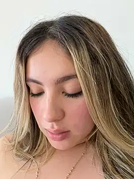 Chatroom XXX en direct de Cloee_Rainbow1