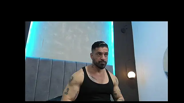 XXX chat uživo modela dennis__coxx