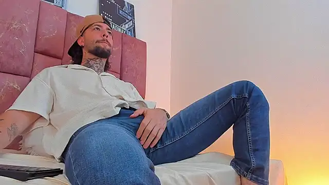 Chatroom XXX en direct de ALPHA_MASTER1