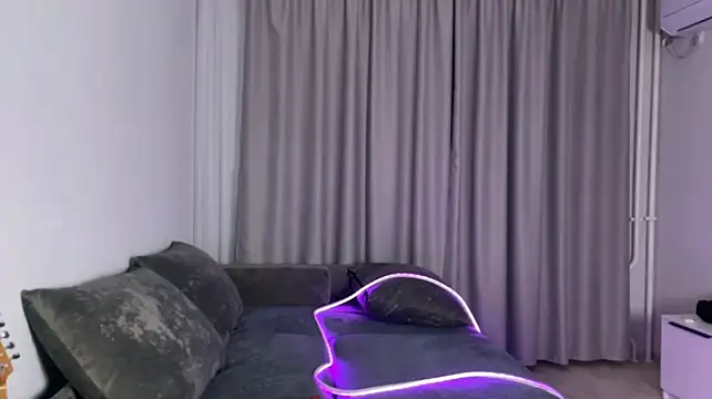 XXX chat uživo modela Zombde