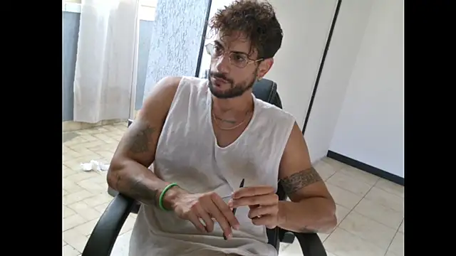 ItalianShadow Chat XXX live