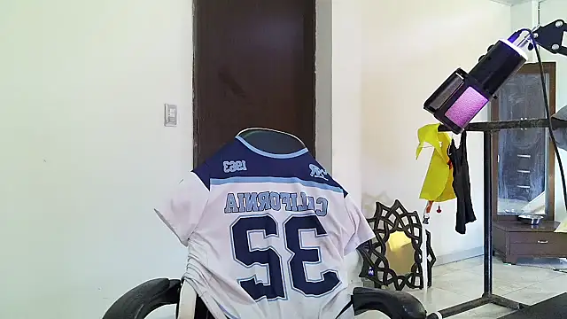 aronmiller404 live XXX chat