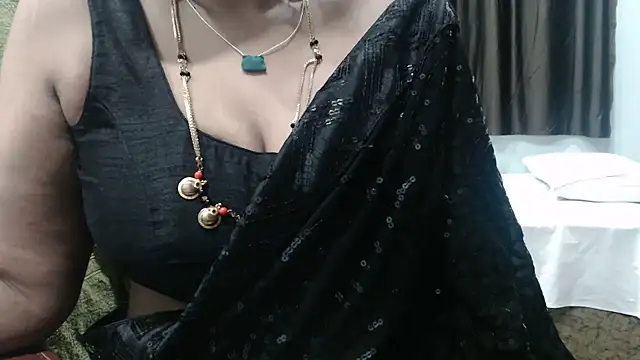 sunitha-3's Live XXX Chat