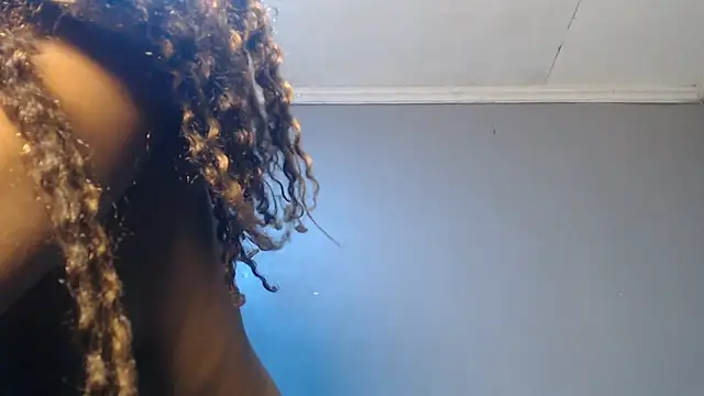 SpicyMackenzie22's Live XXX Chat