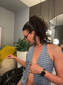 Luxa_Velvet Adlı Modelin Canlı XXX Sohbeti