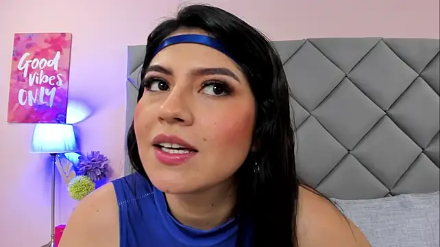 NahomyAdams Chat XXX in diretta