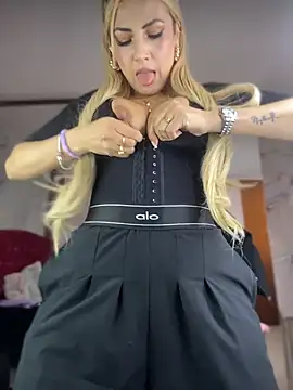 alicev_kitty Adlı Modelin Canlı XXX Sohbeti