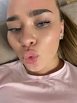 MonicaWestt Adlı Modelin Canlı XXX Sohbeti