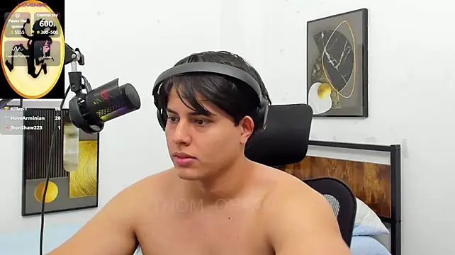 Show modela Thom_Ohtani na web-kameri