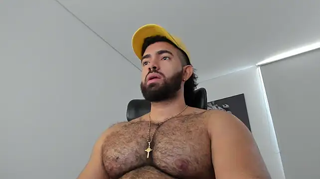 simonleon27 Adlı Modelin Canlı XXX Sohbeti