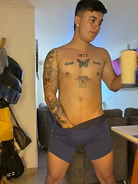 Christopher_strongg Live XXX Chat
