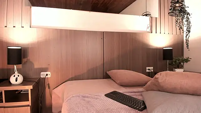 Violet_carson Adlı Modelin Canlı XXX Sohbeti