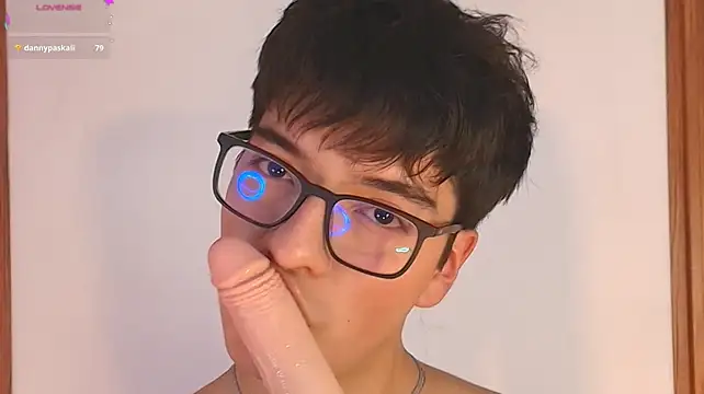 Milo_Wolff live XXX chat