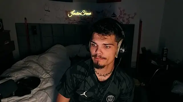 Онлайн чат XXX JordanShow
