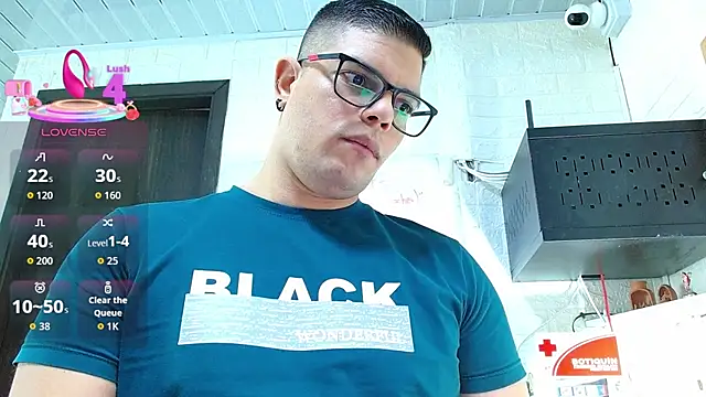 צ'אט XXX בשידור חי של Realjoel01