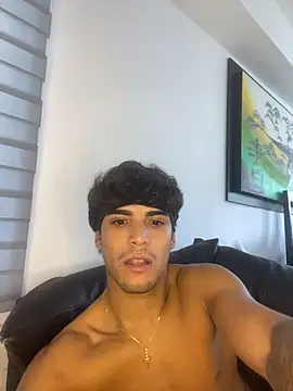 Smmd2003's Live XXX Chat