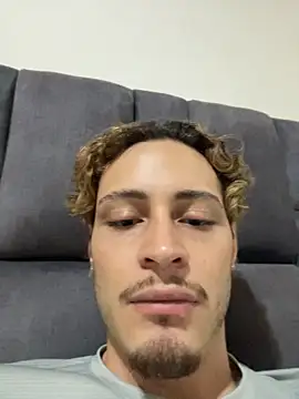 Chat +18 de AleFoxx ao vivo