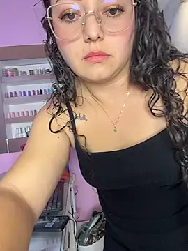 Nails_Lucia Chat XXX in diretta
