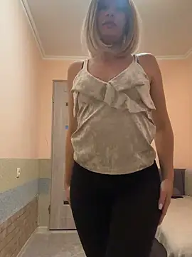 XXX chat uživo modela LunaFoxs