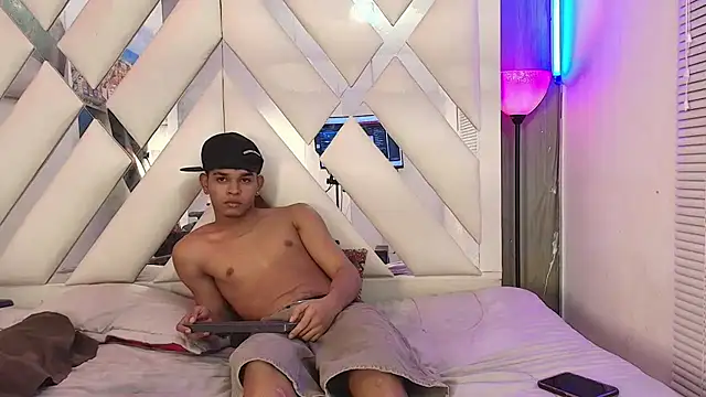 Chat +18 de nova_mitchell7 ao vivo
