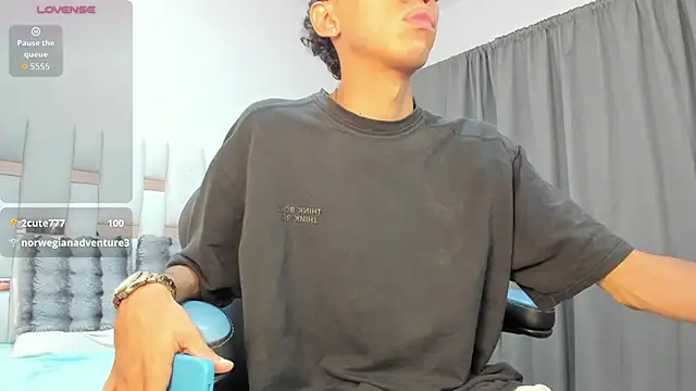 צ'אט XXX בשידור חי של damian_mendez441