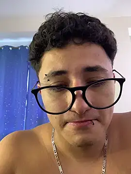 Adonibaskerville4 – Live XXX-chat