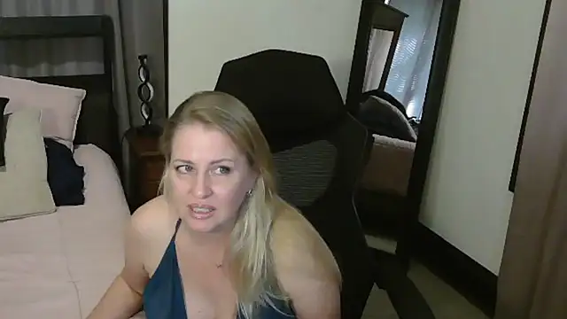 Chatroom XXX en direct de HollieBim