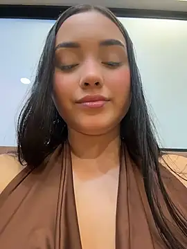 sara-cherry Adlı Modelin Canlı XXX Sohbeti